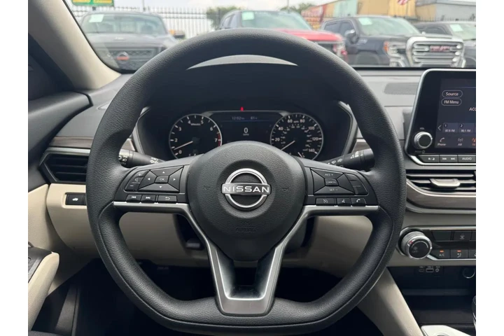 2024 Altima 2.5 SV image 9