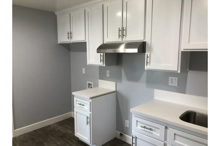 $1650 : Studio Completamente Remodelad image 2