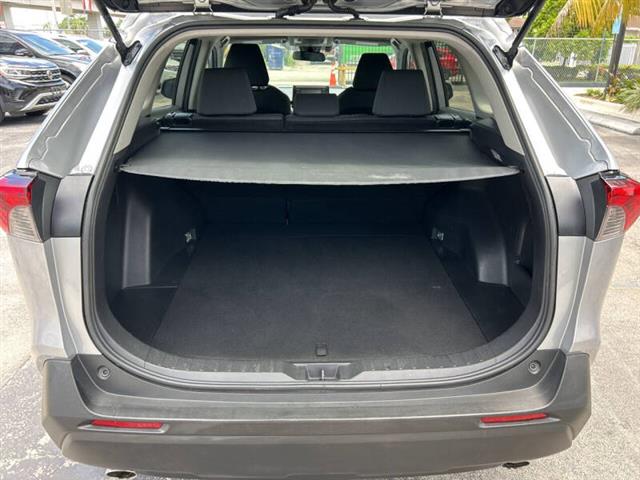 $18000 : Toyota RAV4 image 4