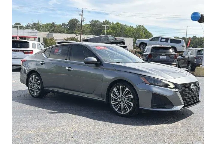 $21999 : Nissan Altima 2023 2.5 SL 4d image 2