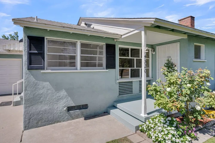 $900 : Delightful 2-bedroom, 1-bathro image 2