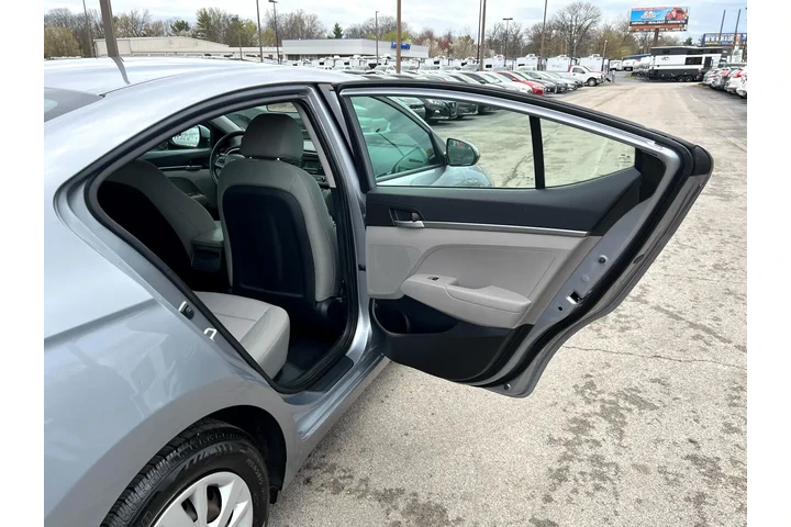 $8980 : 2017 Elantra SE 2.0L Auto (Al image 10