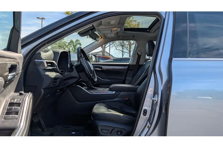 $41290 : 2022 Highlander Hybrid Limited image 5