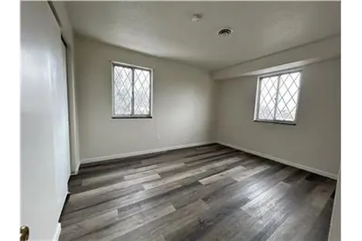 $750 : Rental property with 2 bedro image 6