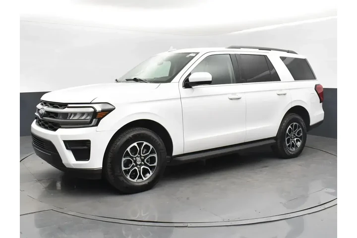 $32999 : Ford Expedition 2024 4x2 XLT image 1