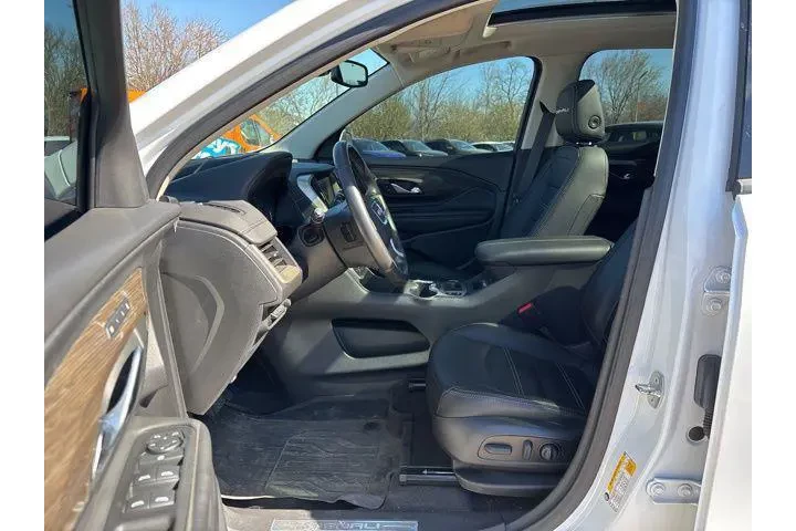 $28998 : GMC Terrain 2022 AWD Denali image 4