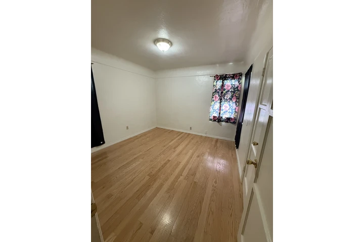 $850 : Se renta un cuarto image 2