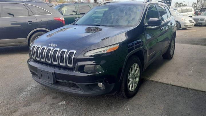 $8990 : 2014 Cherokee Latitude image 4