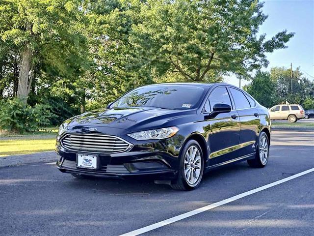 2017 Fusion SE image 3