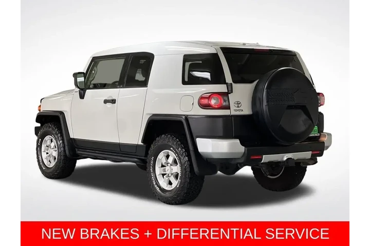 $36688 : 2014 FJ Cruiser 4WD 4dr Auto image 3