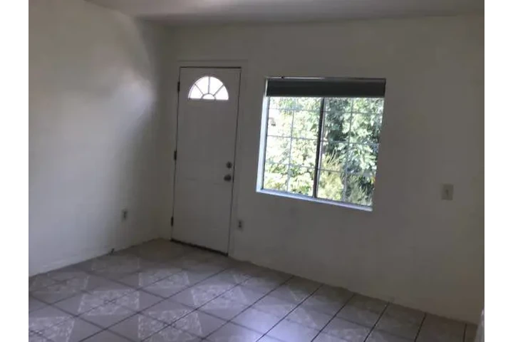 $1600 : 2br - 700ft2 image 7