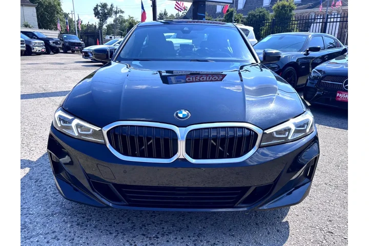 2024 BMW 3 Series 330i Sedan image 3