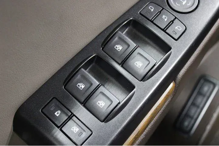 $34915 : GMC Yukon 2019 4x4 Denali 4d image 4