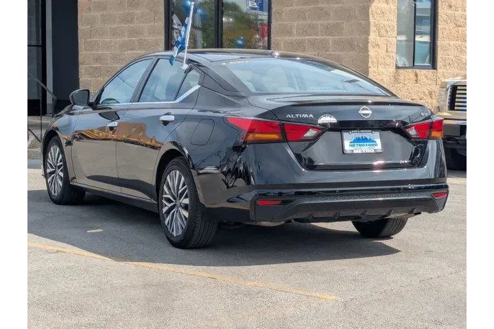 $20653 : Nissan Altima 2024 2.5 SV 4d image 6