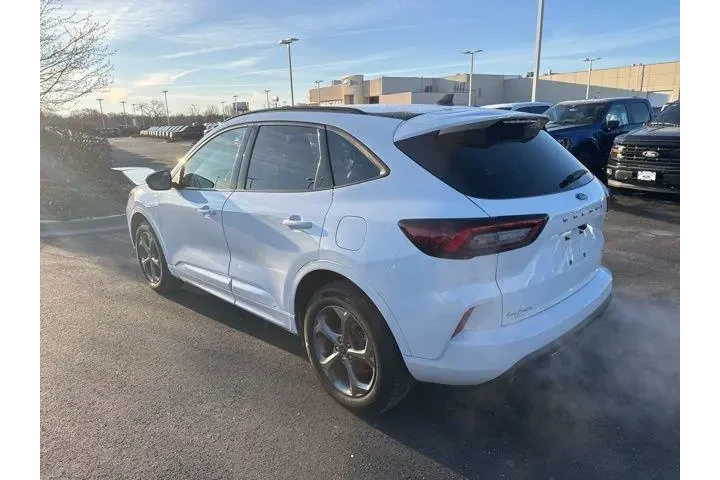 $21000 : Ford Escape 2023 AWD ST-Line image 4