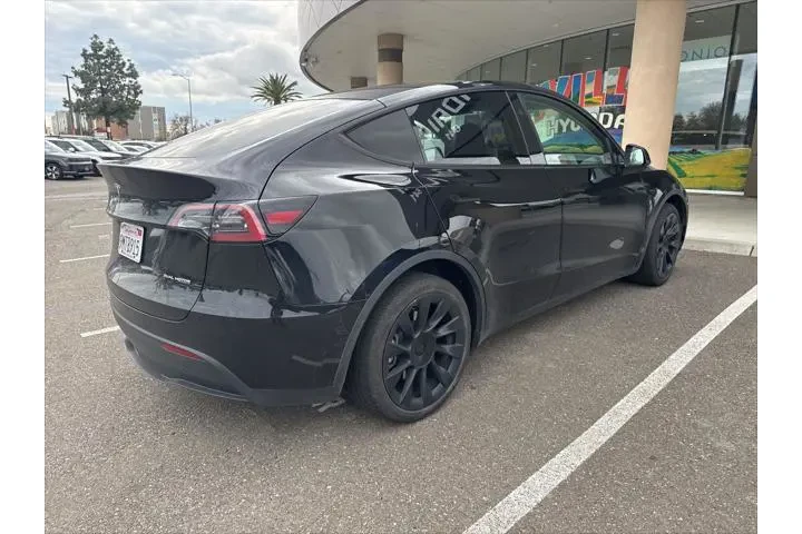$39988 : Tesla Model Y 2024 AWD Long image 5