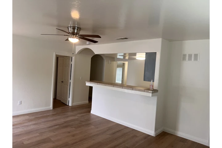 $1550 : CASA EN RENTA image 3