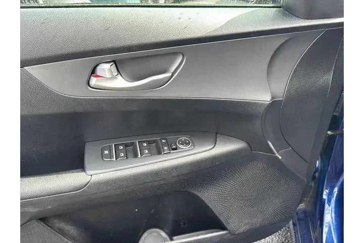 $12495 : Kia Forte 2020 FE 4dr Sedan image 6