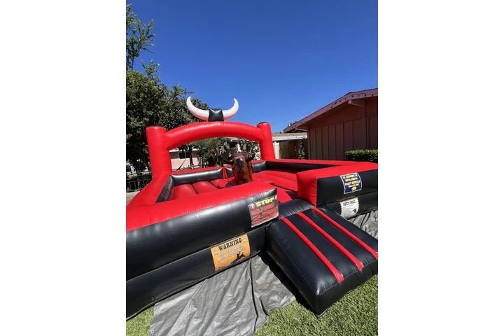 Jumpers tables chairs tents image 8