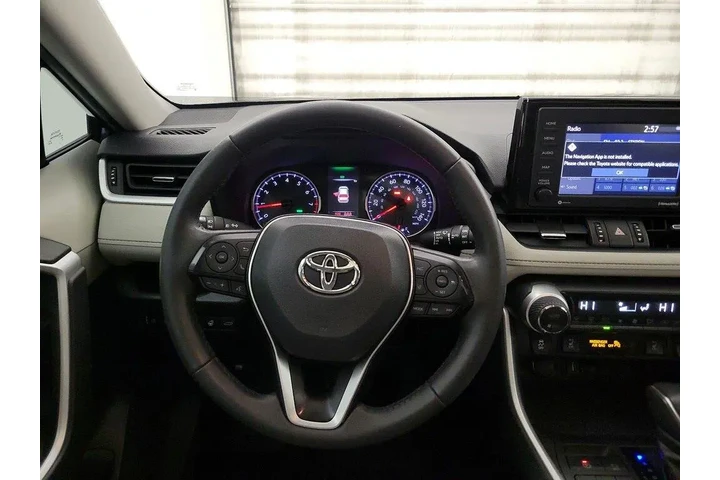 $26998 : Toyota RAV4 2021 XLE Premium image 10