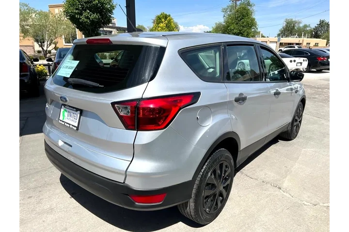 2019 Escape S FWD image 5