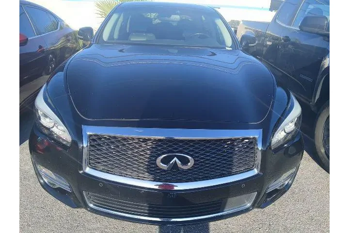 $17888 : INFINITI Q70L 2017 3.7 4dr S image 2