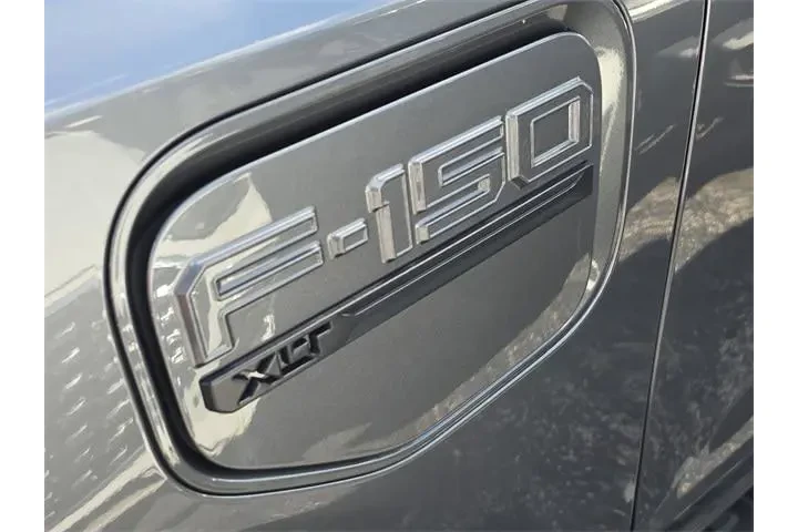 $39990 : Ford F-150 Lightning 2023 AW image 9