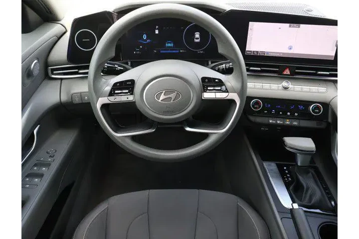 $21788 : Hyundai ELANTRA 2024 SEL 4dr image 9