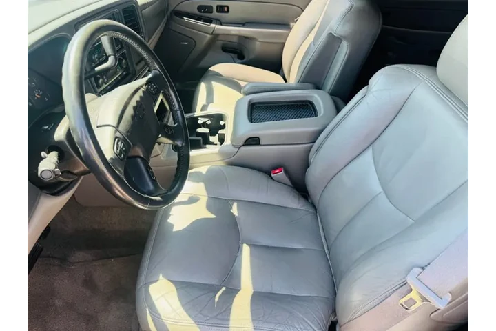 $9995 : 2005 Suburban 1500 LT 4-Door image 9