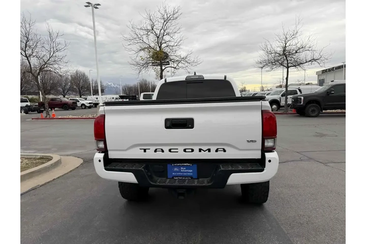 $31283 : Toyota Tacoma 2019 4x4 TRD S image 6