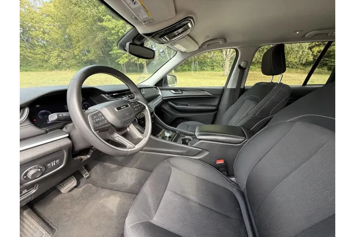 $24999 : 2024 Grand Cherokee Laredo image 10