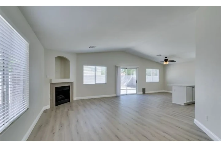 $1450 : 3Bedroom in Spring Valley image 3