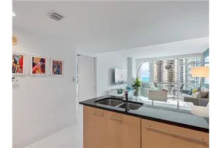 $6750 : Rental property with 1 bedro image 5