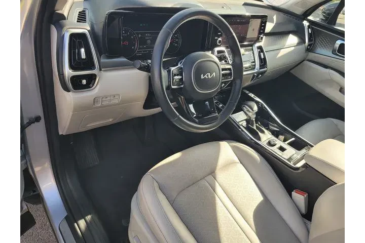 $26124 : Kia Sorento 2022 SX 4dr SUV image 9