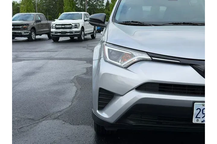 $21995 : Toyota RAV4 2017 AWD LE 4dr image 9