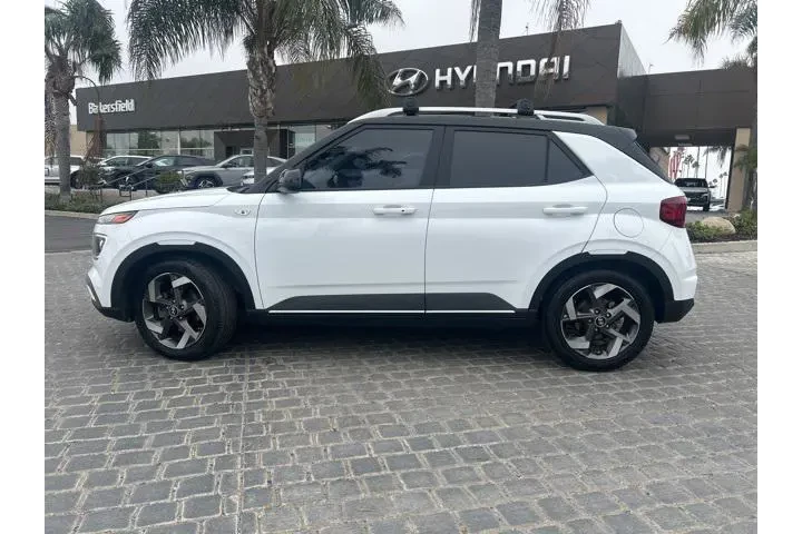 $16995 : Hyundai VENUE 2022 SEL 4dr C image 6