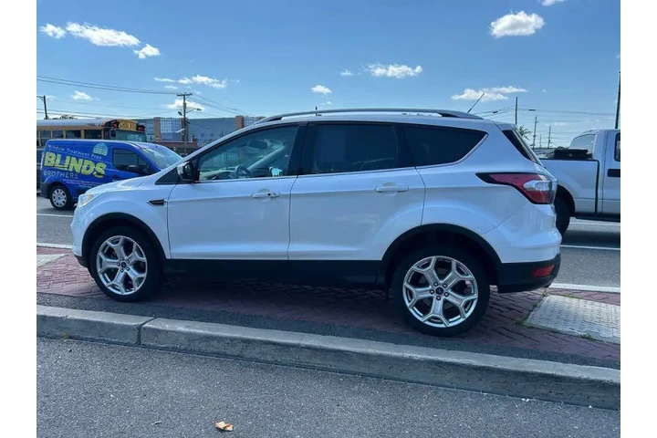 $10495 : 2018 Escape Titanium image 7