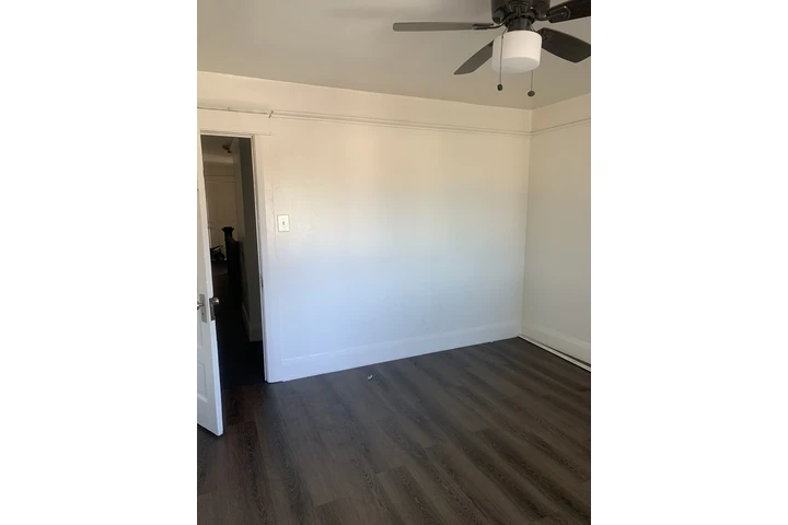 $900 : Cuarto de Renta image 4