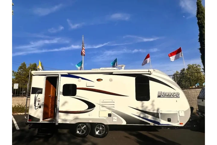 $24995 : 2017 Lance travel trailer 1955 image 3