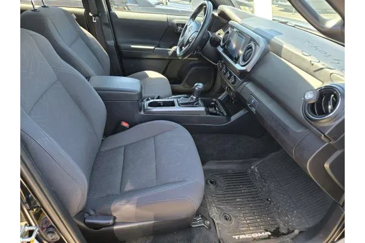 $30991 : Toyota Tacoma 2019 4x4 TRD S image 1