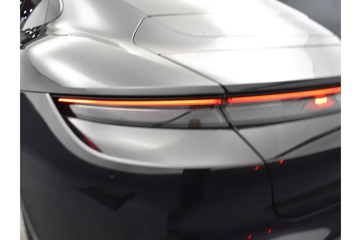 $39995 : Porsche Taycan 2022 4dr Seda image 8