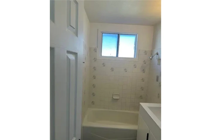 $1200 : Encantadora casa 2 cama image 4