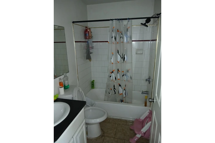 $1100 : Cuarto grande en Renta image 2