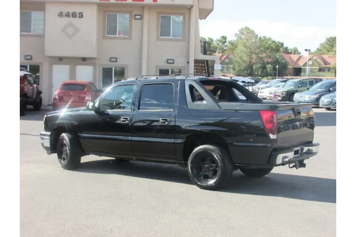 $7995 : 2005 Avalanche 1500 LT image 4