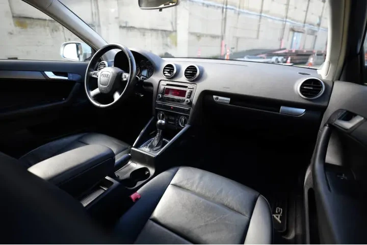 $8888 : 2011 A3 2.0T Premium PZEV image 10