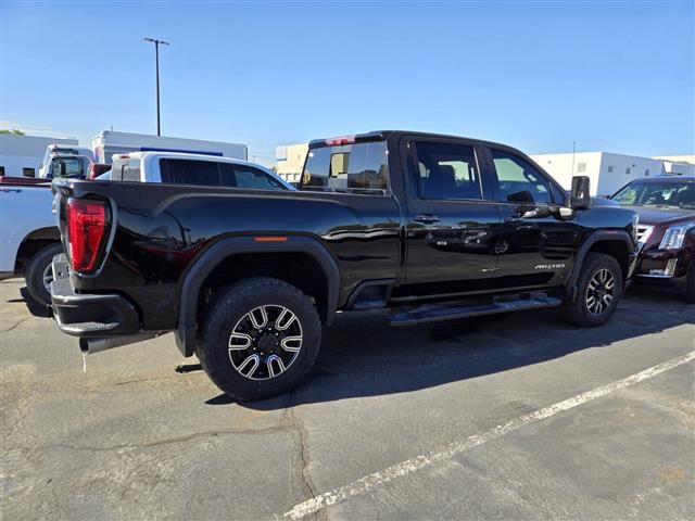 $64025 : Pre-Owned 2020 Sierra 2500HD image 10