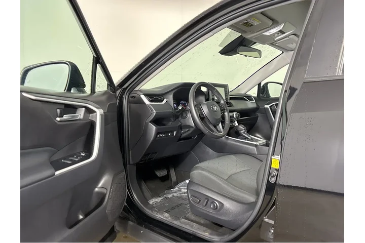 $30989 : Gold Certified2022 RAV4 XLE image 2