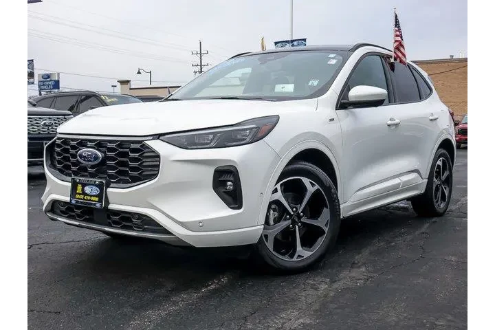 $31870 : Ford Escape 2024 AWD ST-Line image 1
