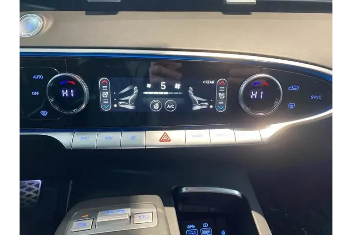 $60 : Genesis GV70 2025 AWD 3.5T S image 10