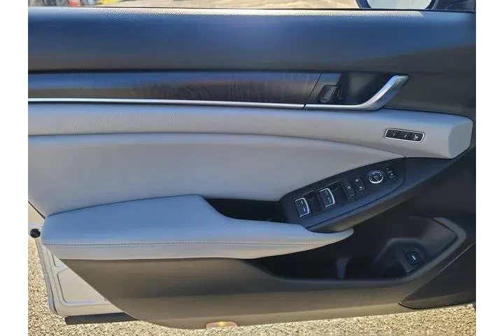 $19672 : Honda Accord Hybrid 2019 EX- image 9